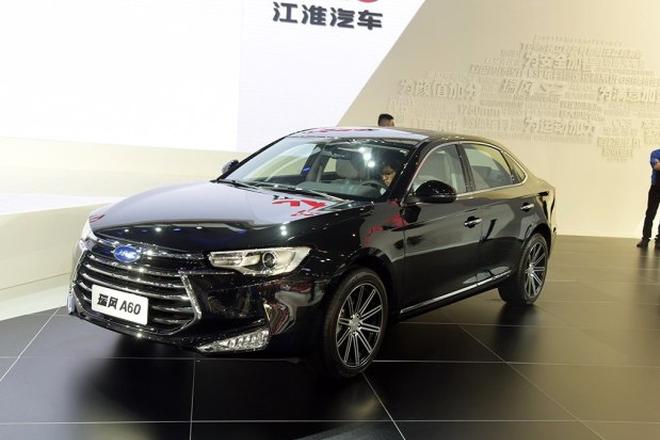 外观方面，新车前脸造型采用了