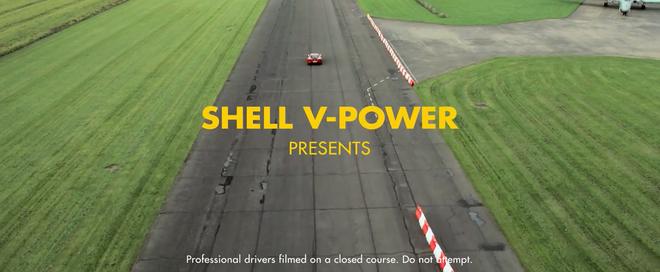 开救护车的维特尔飙过了法拉利488 GTB..