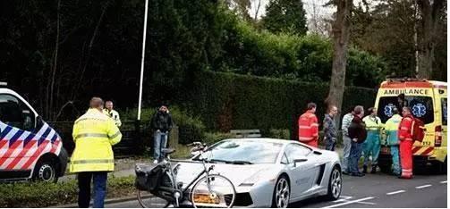 豪车被刮花 交警单车全责 司机却急忙说我全责 