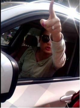 豪车被刮花 交警单车全责 司机却急忙说我全责 