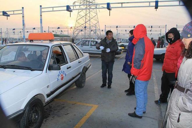 曾经的他忙碌于训练场上，为学员们悉心指导