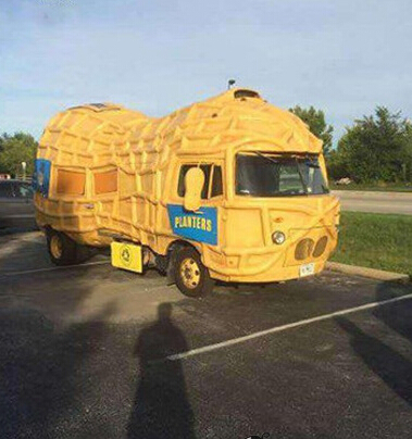 相比之下我比较喜欢旁边的这辆车