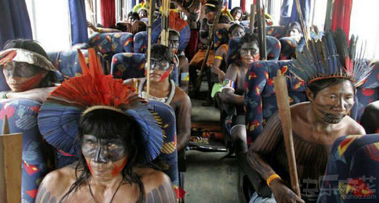 相比之下我比较喜欢旁边的这辆车