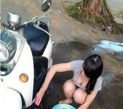 相比之下我比较喜欢旁边的这辆车