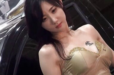 相比之下我比较喜欢旁边的这辆车