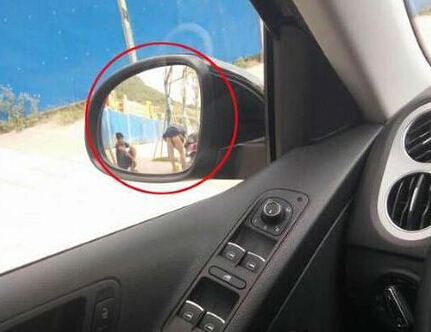 相比之下我比较喜欢旁边的这辆车