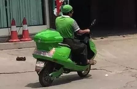 相比之下我比较喜欢旁边的这辆车