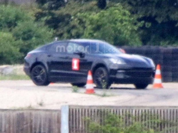 外媒:保时捷神秘测试车是纯电动新SUV？