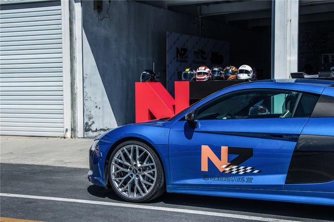 恩佐超跑训练营媒体专场赛道日开营