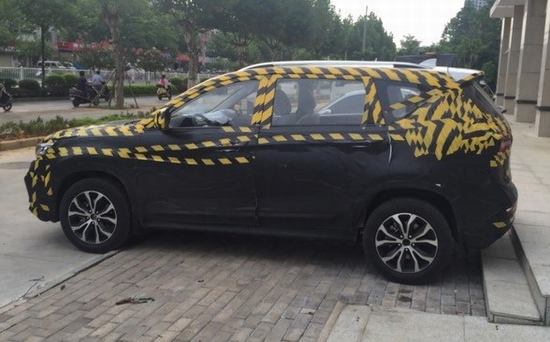 东风风行又一全新SUV谍照曝光 疯狂盛宴