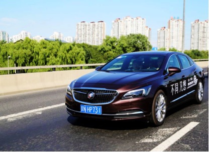 全新一代君越北京城中大秀好身材