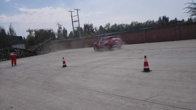 女排精神 冠军车中华v3弯道称王 荣耀加冕