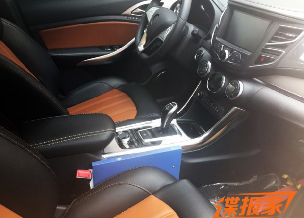 采用电子换挡杆 宋插电式混动版谍照