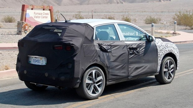 2017年发布 曝现代全新小型SUV谍照 