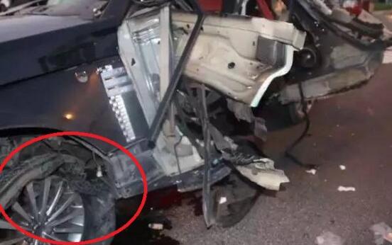 路虎轮胎炸伤的除车主还有舆论的“狗眼”