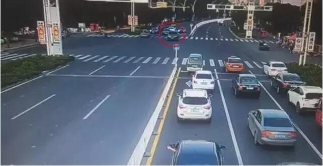 路虎轮胎炸伤的除车主还有舆论的“狗眼”