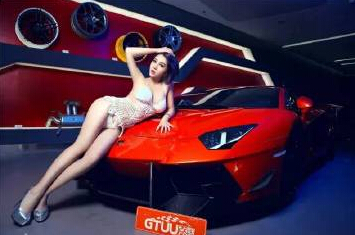 妹子很郁闷！为啥旁边的座位是空的呢？