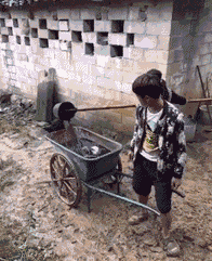 妹子很郁闷！为啥旁边的座位是空的呢？