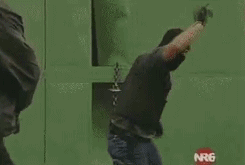 脚踏两条船的女人不能要 脚踩两辆车的？