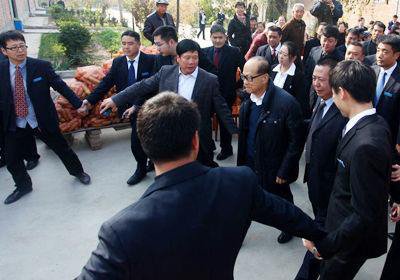 看王健林出行再看李嘉诚, 你觉得差距在哪