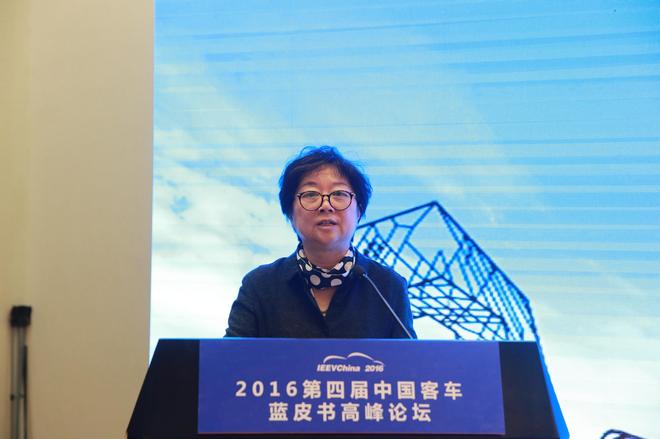 社科院社科文献出版社副总编辑 周丽介绍2016中国客车蓝皮书内容