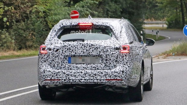 未来将换标别克 全新英速亚旅行版谍照