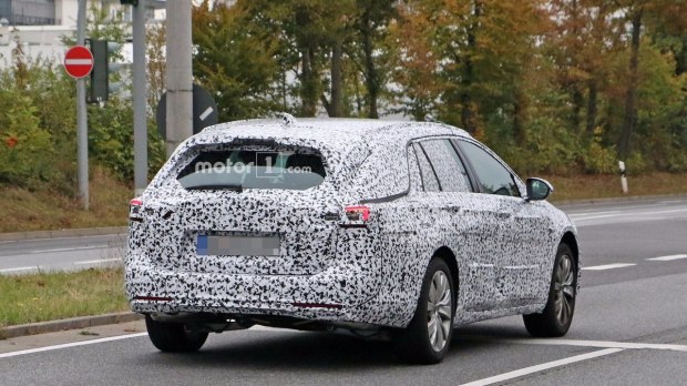 未来将换标别克 全新英速亚旅行版谍照