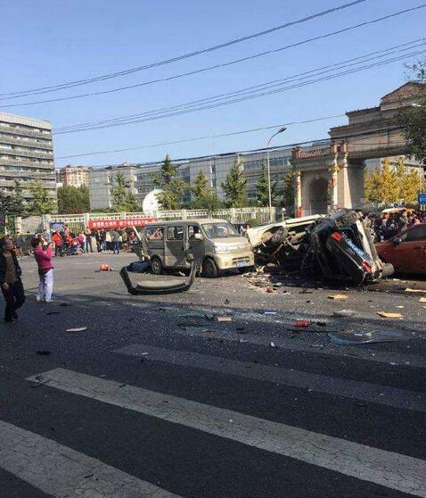 北京昨天发生的车祸图片