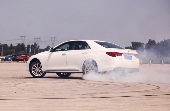 一触觉厉 零距离走进一汽丰田锐志