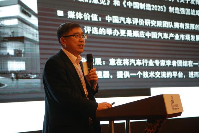 “龙蟠杯”2016中国汽车十佳变速器评选评委会主席、北京航空航天大学交通科学与工程学院教授、国家乘用车自动变速器工程技术研究中心常务副主任 徐向阳 先生