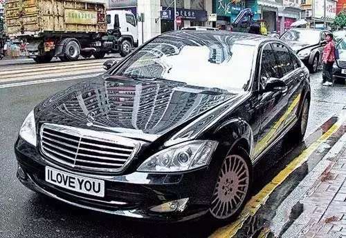 香港富豪吃午饭带四个保镖 防弹座驾护航