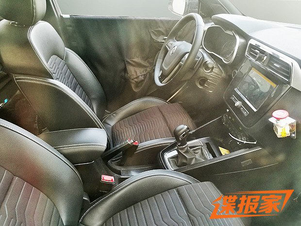 此前曝光的MG ZS内饰谍照