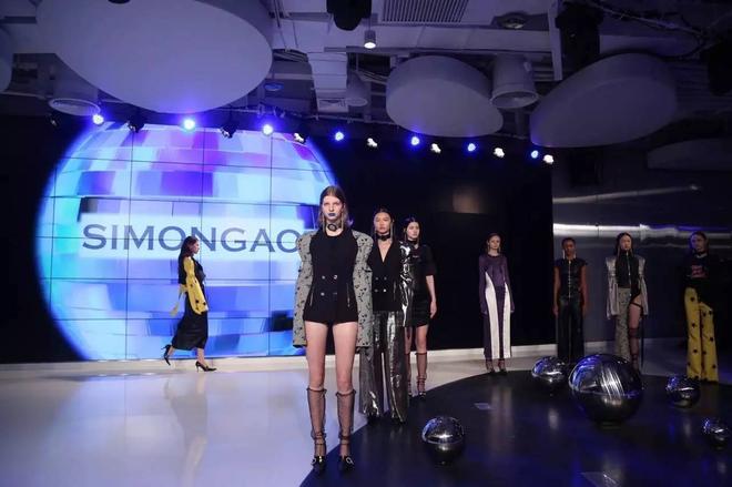 星徽熠彩.灵蕴未来 相约奔驰国际时装周