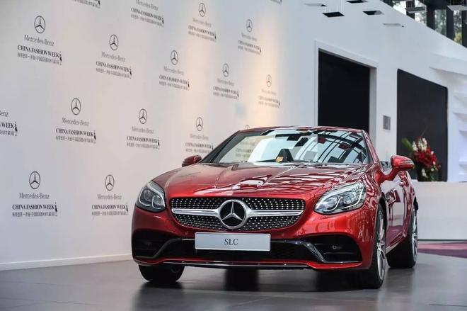 星徽熠彩.灵蕴未来 相约奔驰国际时装周