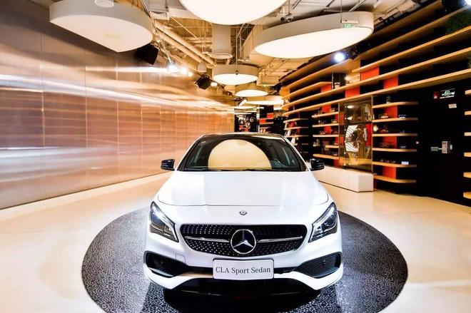 星徽熠彩.灵蕴未来 相约奔驰国际时装周