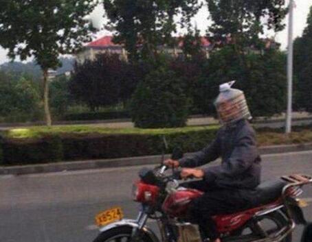 每日趣图|看大叔的眼神妹子当众脱裤子我们不反对