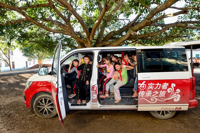 公益活动进校园 大众T6实力者传承之旅