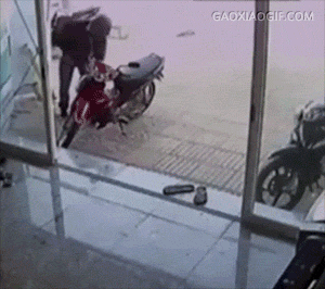每日趣图|姑娘 你这让下铺的我情何以堪