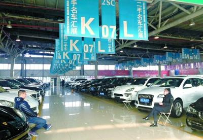 部分二手车价格暴跌近半 