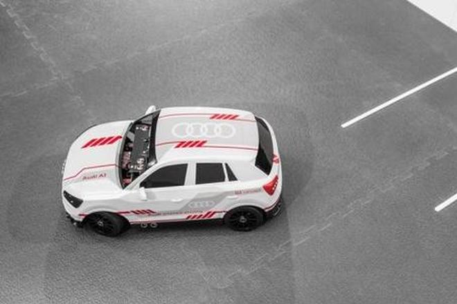 自找停车位 奥迪Q2自动驾驶模型车官图