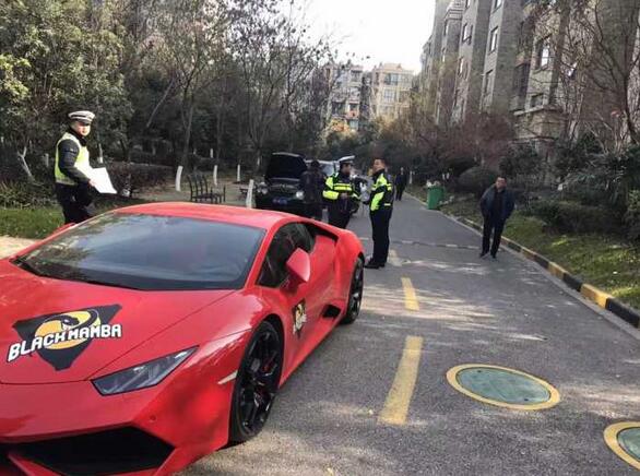 豪华迎亲车队 主车劳斯莱斯为走私车