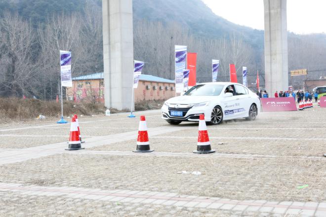 混动雅阁媒体试驾会在京举行 油耗超想象