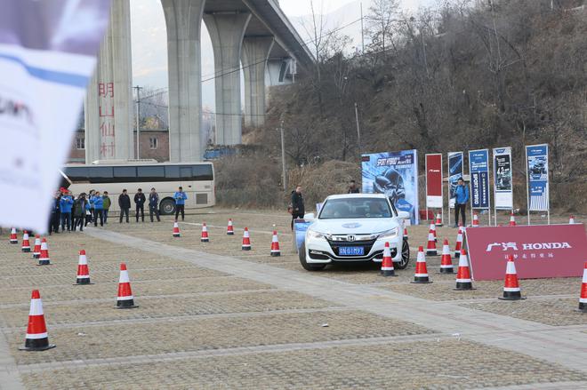 混动雅阁媒体试驾会在京举行 油耗超想象