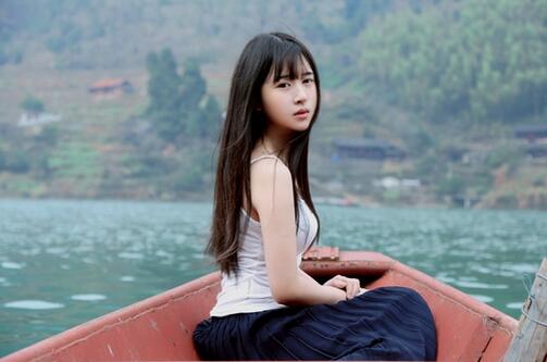 每日趣图|美女裙子太短 一下车全走光了