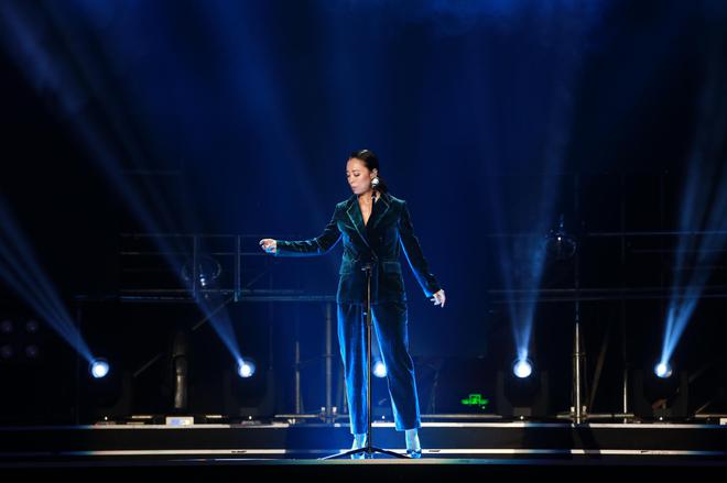 黄绮珊演唱《拆穿》《灯塔》