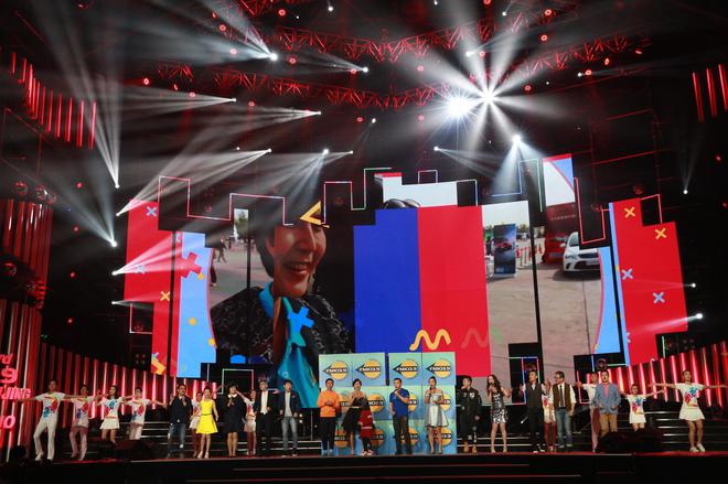 主持人和1039行动派队员们