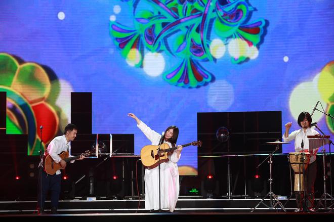 小娟和山谷里的居民