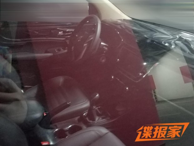 配大尺屏幕 曝长安凌轩内饰最新谍照