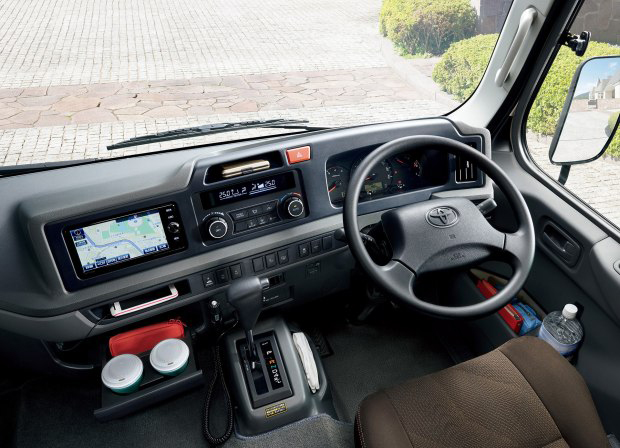 内外全面升级 新一代丰田柯斯达官图