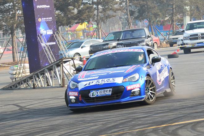 玲珑轮胎美女车队创造女子两轮行驶记录